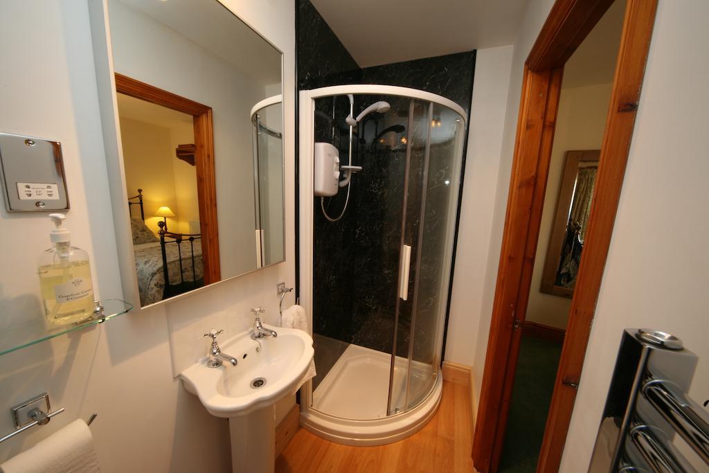 Twin Room with Shower