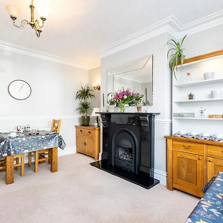 Cragwood Guest House-3